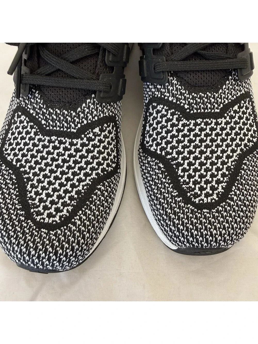 Adidas Ultradream DNA Men's Shoes Size 9.5 Black White JS0313 Running Walking